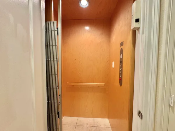 $2,850 | 531 South Federal Highway, Unit 15, Lake Worth Beach, FL 33460