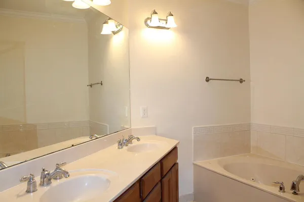 $2,850 | 531 South Federal Highway, Unit 15, Lake Worth Beach, FL 33460