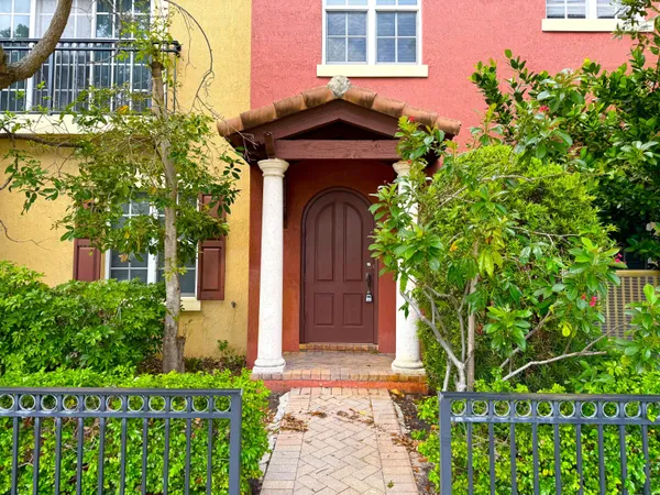 $2,850 | 531 South Federal Highway, Unit 15, Lake Worth Beach, FL 33460