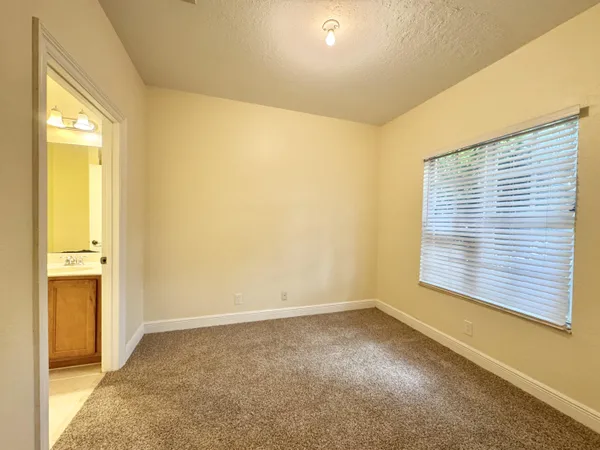 $2,850 | 531 South Federal Highway, Unit 15, Lake Worth Beach, FL 33460