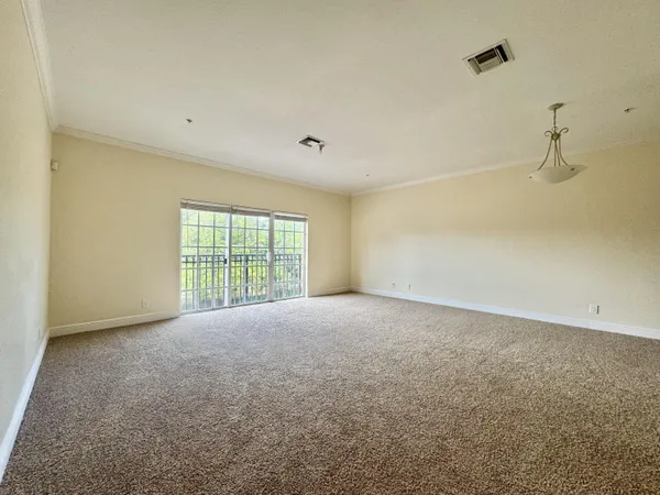 $2,850 | 531 South Federal Highway, Unit 15, Lake Worth Beach, FL 33460