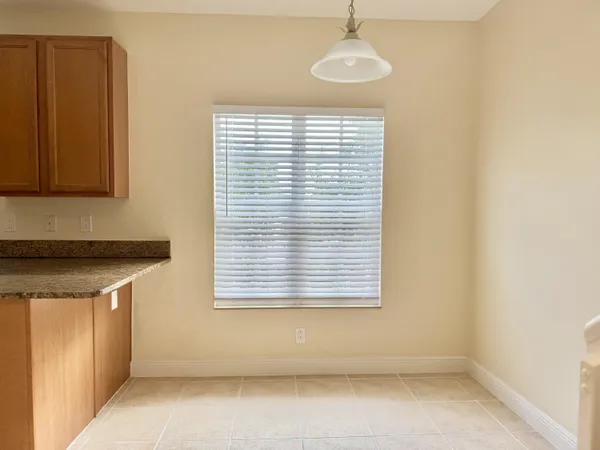 $2,850 | 531 South Federal Highway, Unit 15, Lake Worth Beach, FL 33460