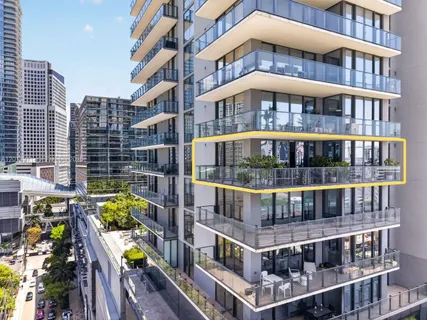 $1,300,000 | 88 Southwest 7th Street, Unit 1012, Miami, FL 33130