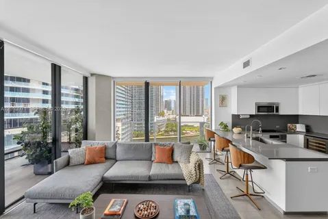 $1,300,000 | 88 Southwest 7th Street, Unit 1012, Miami, FL 33130