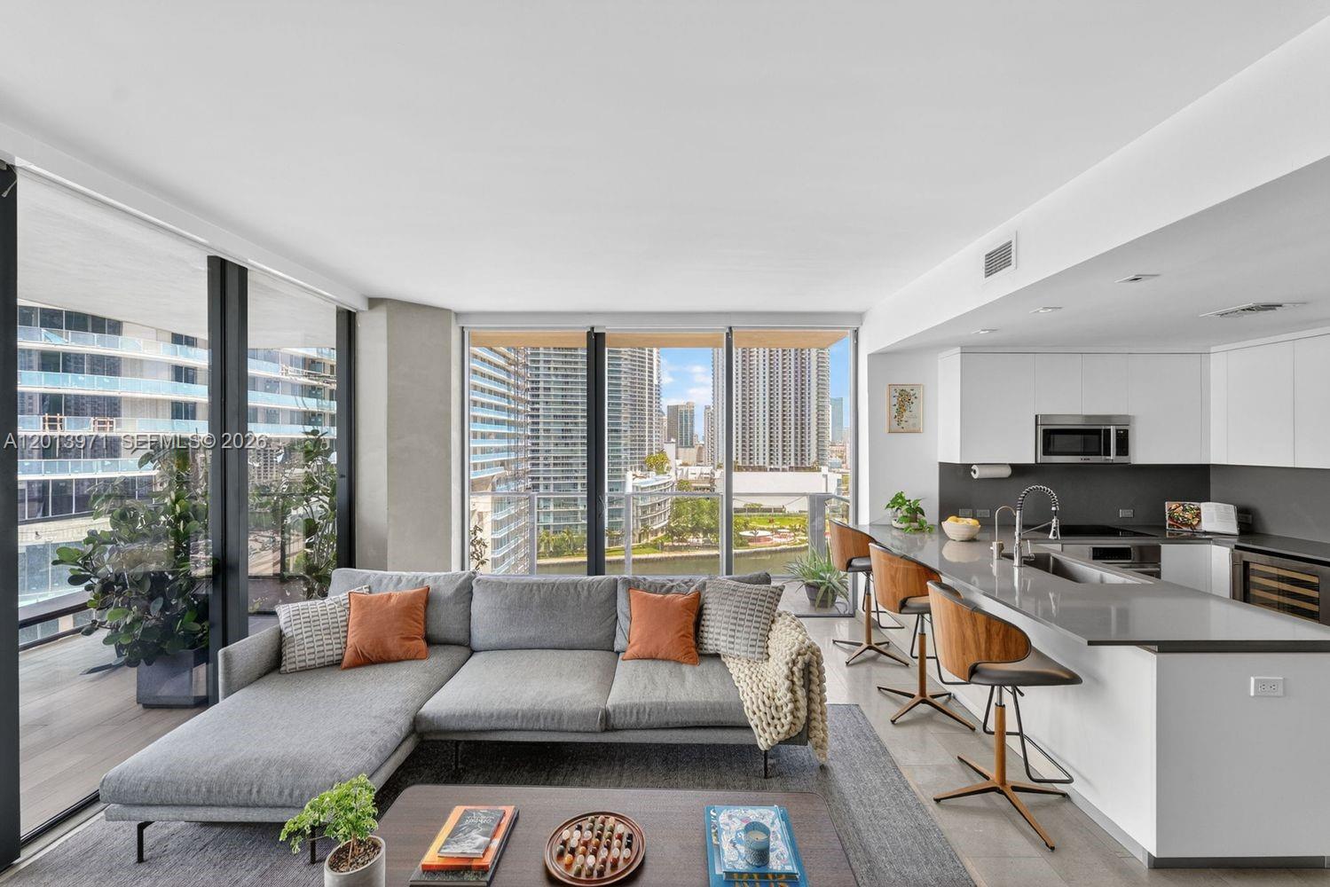 88 Southwest 7th Street, Unit 1012 Miami, FL 33130 - Photo 4 of 21