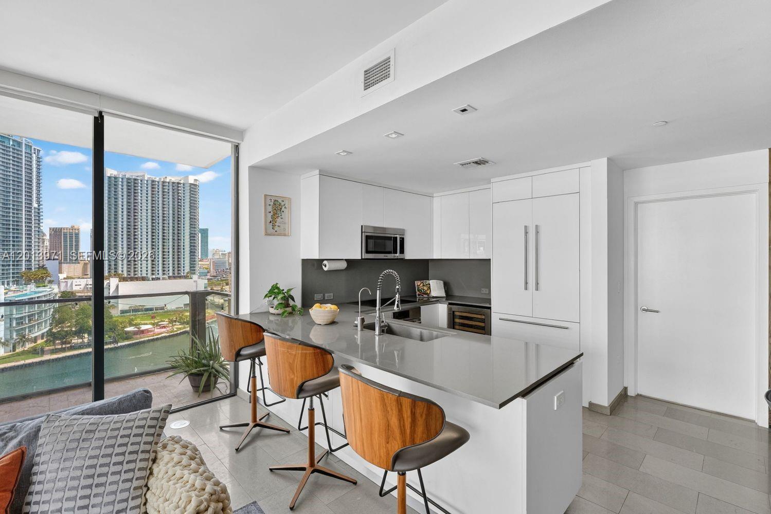 88 Southwest 7th Street, Unit 1012 Miami, FL 33130 - Photo 5 of 21
