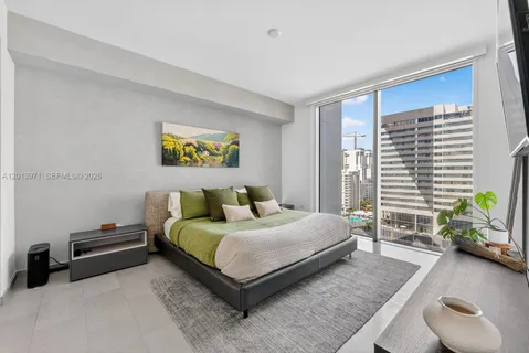 $1,300,000 | 88 Southwest 7th Street, Unit 1012, Miami, FL 33130