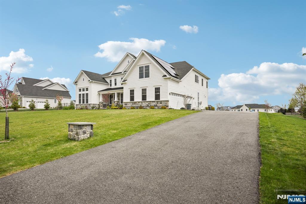 281 Crescent Avenue Ramsey, NJ 07430 - Photo 3 of 47