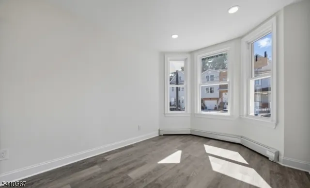 $2,500 | 1015 Flora Street, Elizabeth, NJ 07201