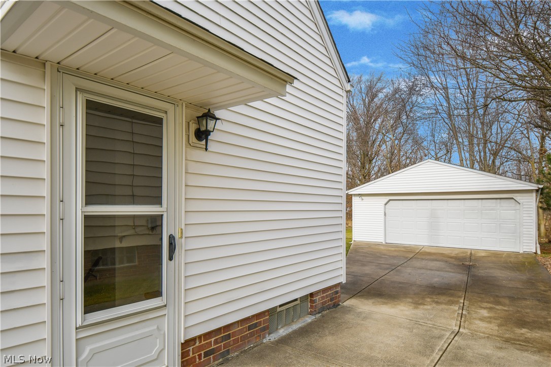 5515 Huron Road Lyndhurst, OH 44124 - Photo 32 of 35