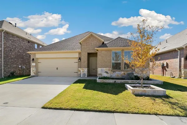 a view of a house with entertaining space