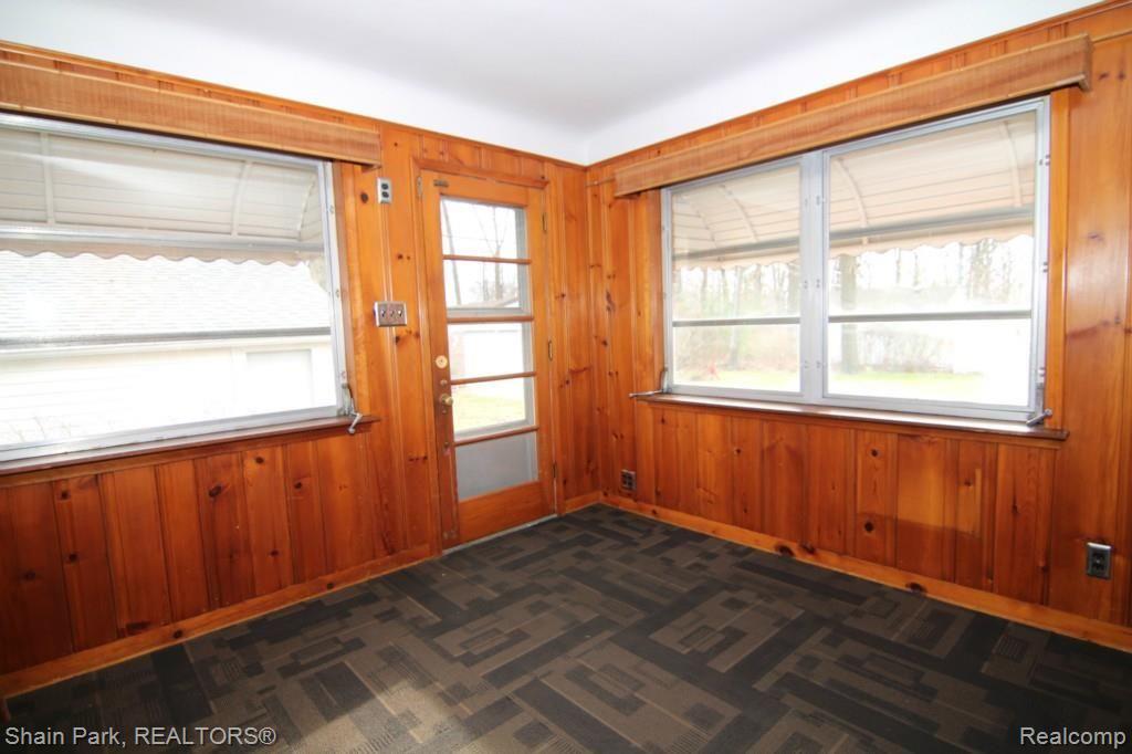 4298 Kenmore Road Berkley, MI 48072 - Photo 10 of 30 Cove Ceilings