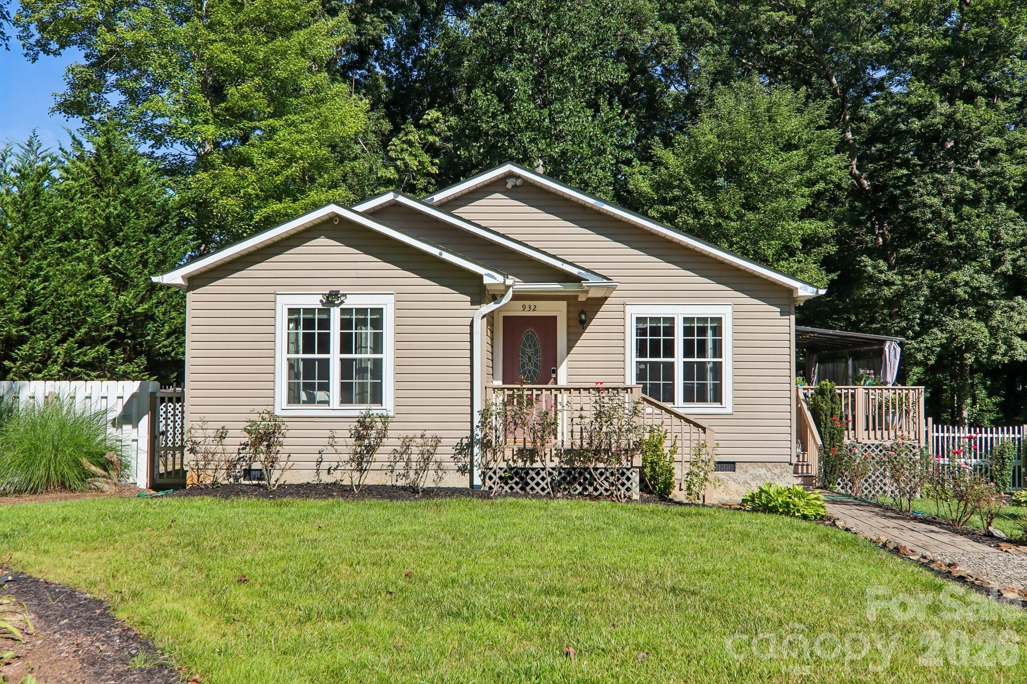 932 Monte Vista Road Candler, NC 28715 - Photo 3 of 32 Gallery Image 3