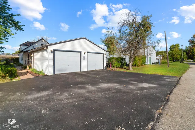 a view of a house with a yard and garage
