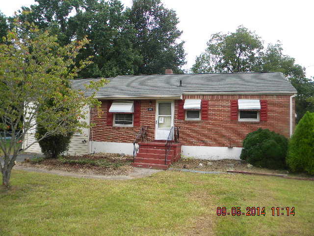 2025 Meadowbrook Road Northwest Roanoke, VA 24017 - Photo 1 of 18 front