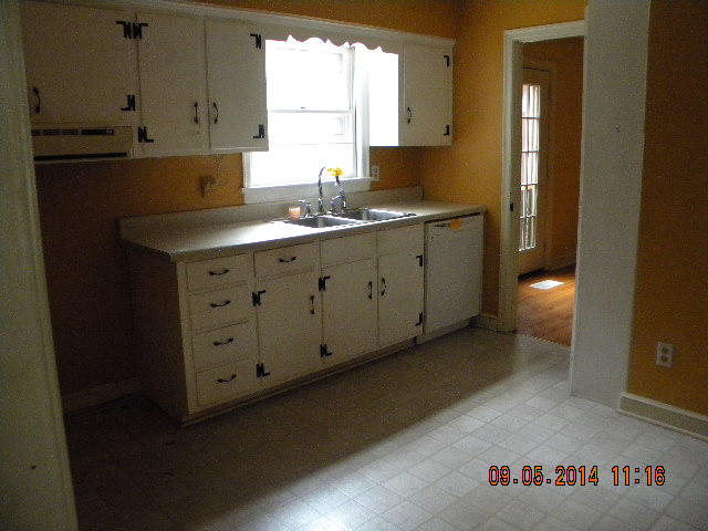 2025 Meadowbrook Road Northwest Roanoke, VA 24017 - Photo 4 of 18 DSCN9426