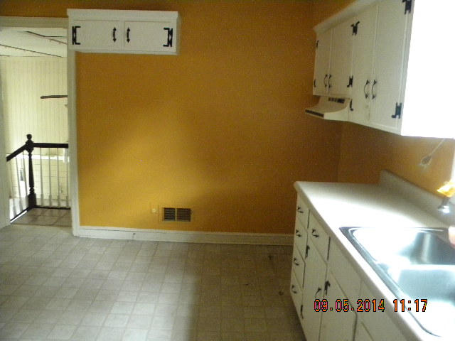 2025 Meadowbrook Road Northwest Roanoke, VA 24017 - Photo 5 of 18 DSCN9427