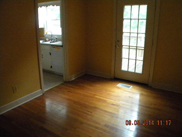 2025 Meadowbrook Road Northwest Roanoke, VA 24017 - Photo 7 of 18 DSCN9429