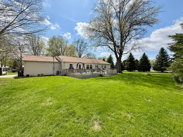 $246,900 | 107 3rd Street, Broadlands, IL 61816