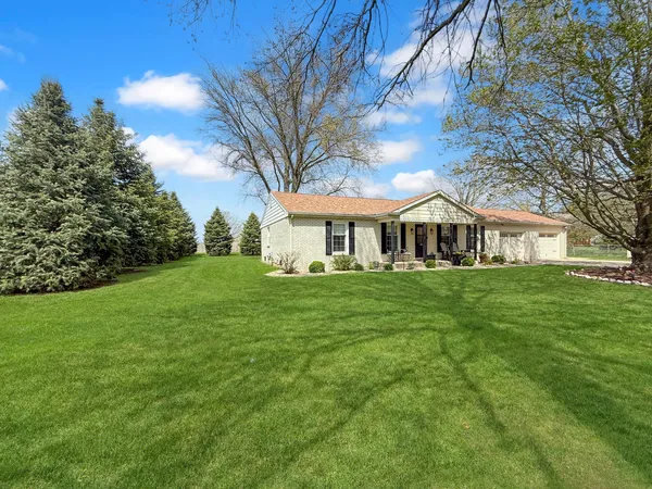 $246,900 | 107 3rd Street, Broadlands, IL 61816