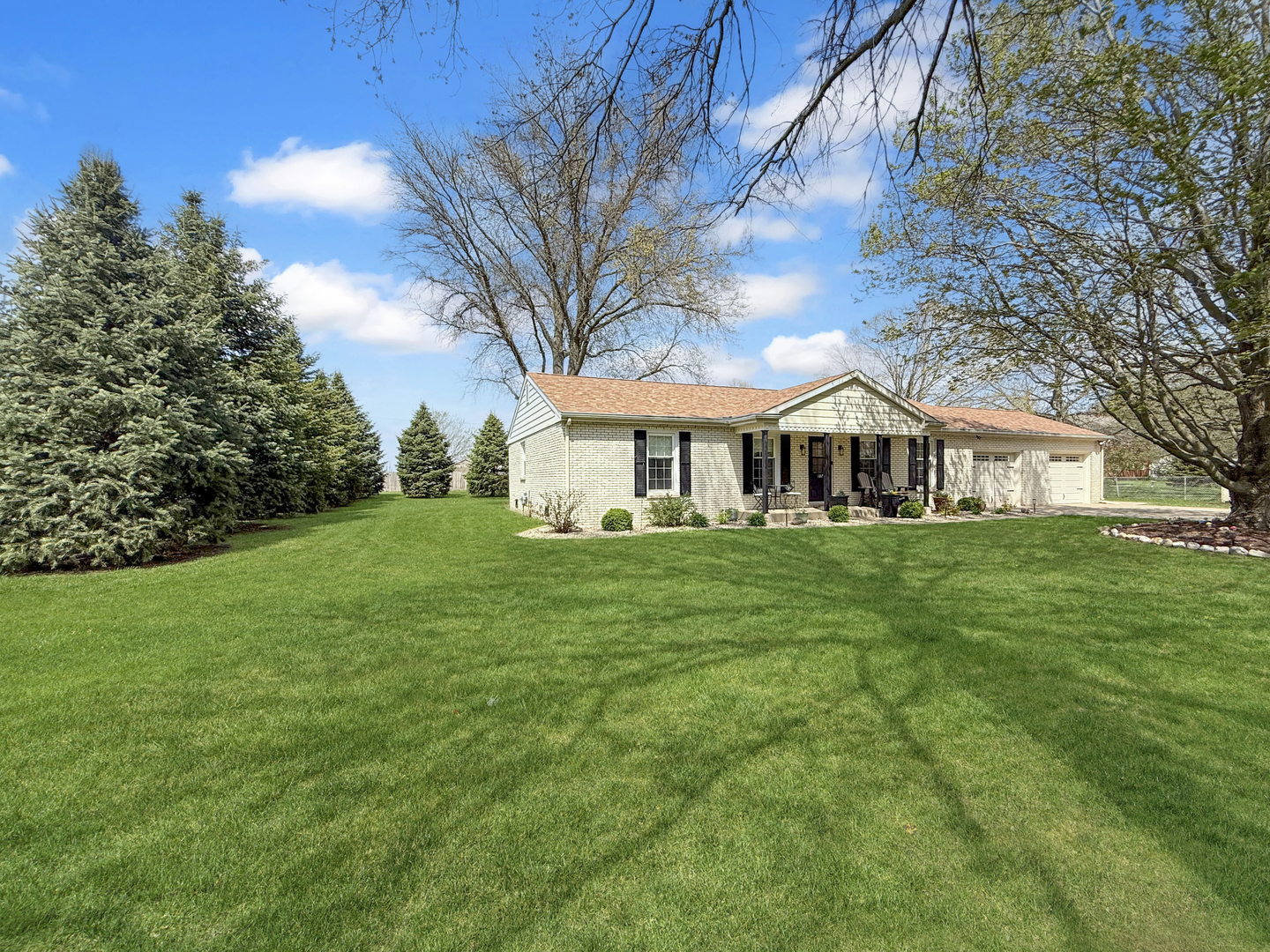 107 3rd Street Broadlands, IL 61816 - Photo 4 of 26