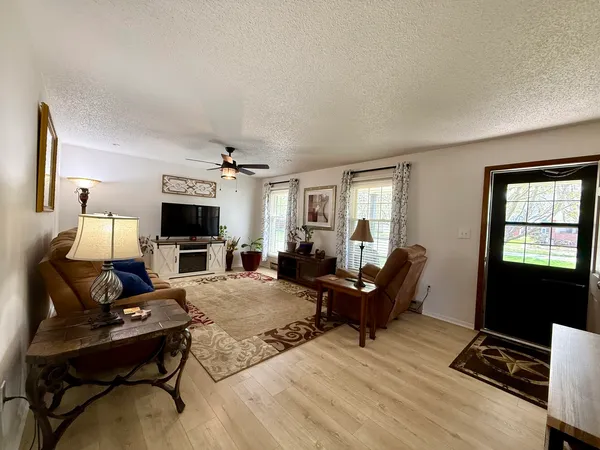 $246,900 | 107 3rd Street, Broadlands, IL 61816