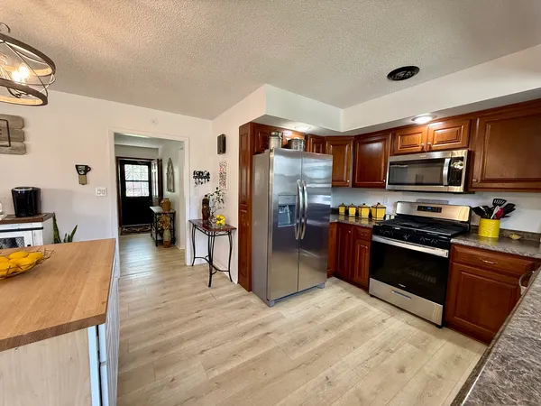 $246,900 | 107 3rd Street, Broadlands, IL 61816