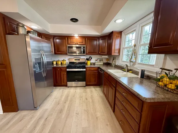 $246,900 | 107 3rd Street, Broadlands, IL 61816