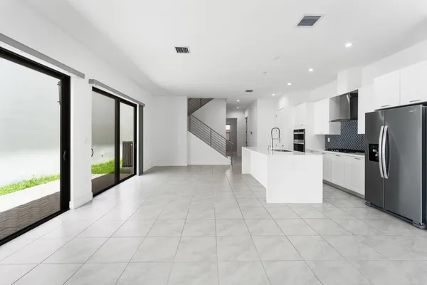 $5,300 | 8173 Northwest 42nd Street, Doral, FL 33166