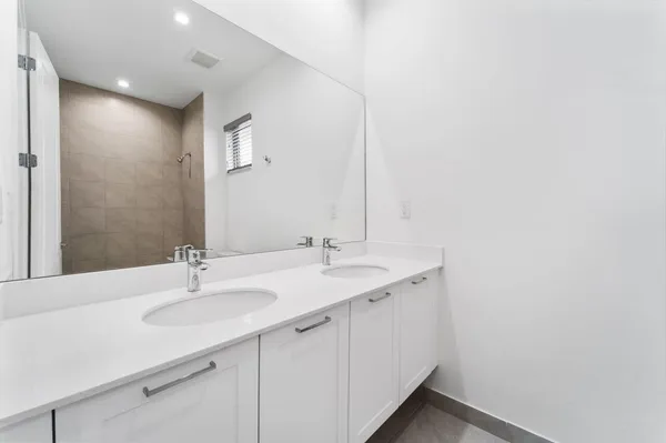 $5,300 | 8173 Northwest 42nd Street, Doral, FL 33166