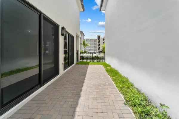 $5,300 | 8173 Northwest 42nd Street, Doral, FL 33166