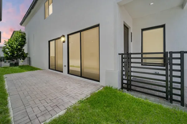 $5,300 | 8173 Northwest 42nd Street, Doral, FL 33166