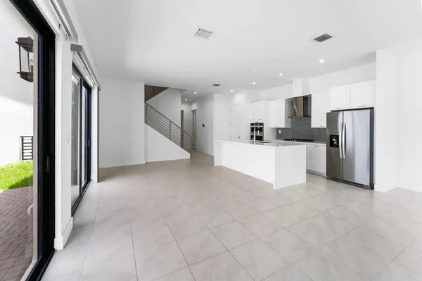 $5,300 | 8173 Northwest 42nd Street, Doral, FL 33166