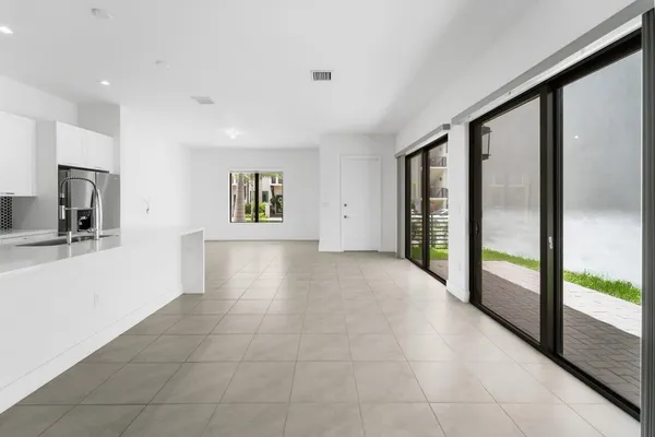 $5,300 | 8173 Northwest 42nd Street, Doral, FL 33166