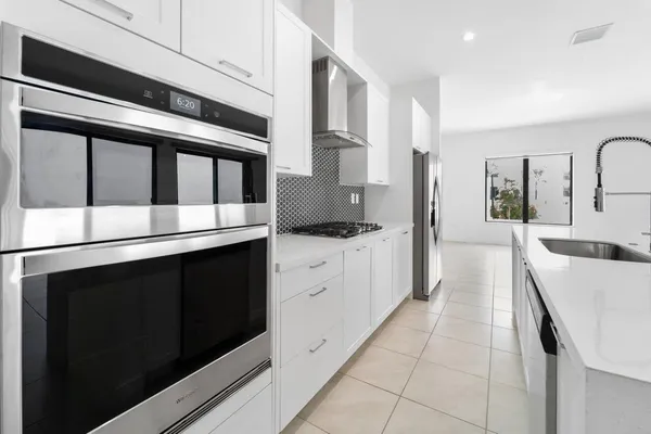 $5,300 | 8173 Northwest 42nd Street, Doral, FL 33166