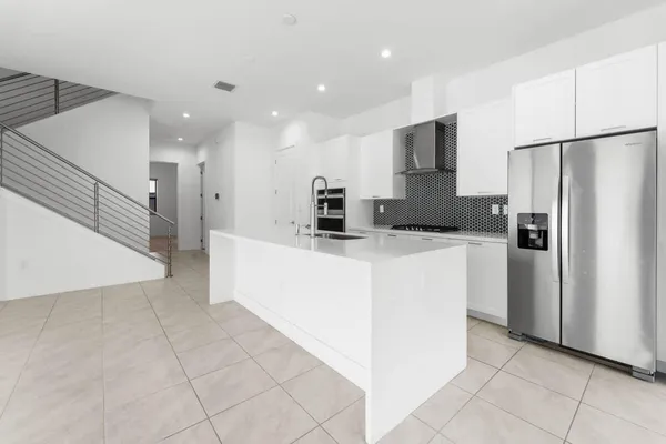 $5,300 | 8173 Northwest 42nd Street, Doral, FL 33166