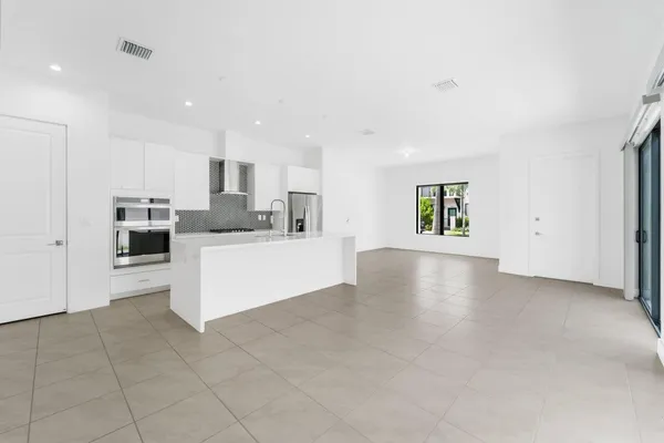 $5,300 | 8173 Northwest 42nd Street, Doral, FL 33166