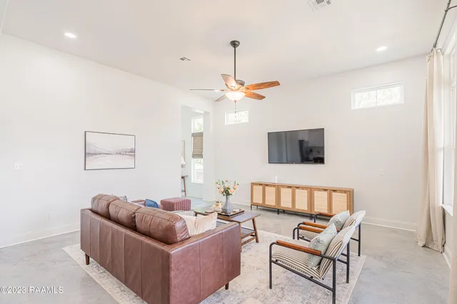 $4,000 | 404 East Martial Avenue, Lafayette, LA 70508