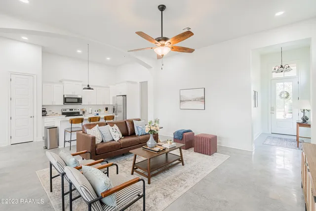 $4,000 | 404 East Martial Avenue, Lafayette, LA 70508