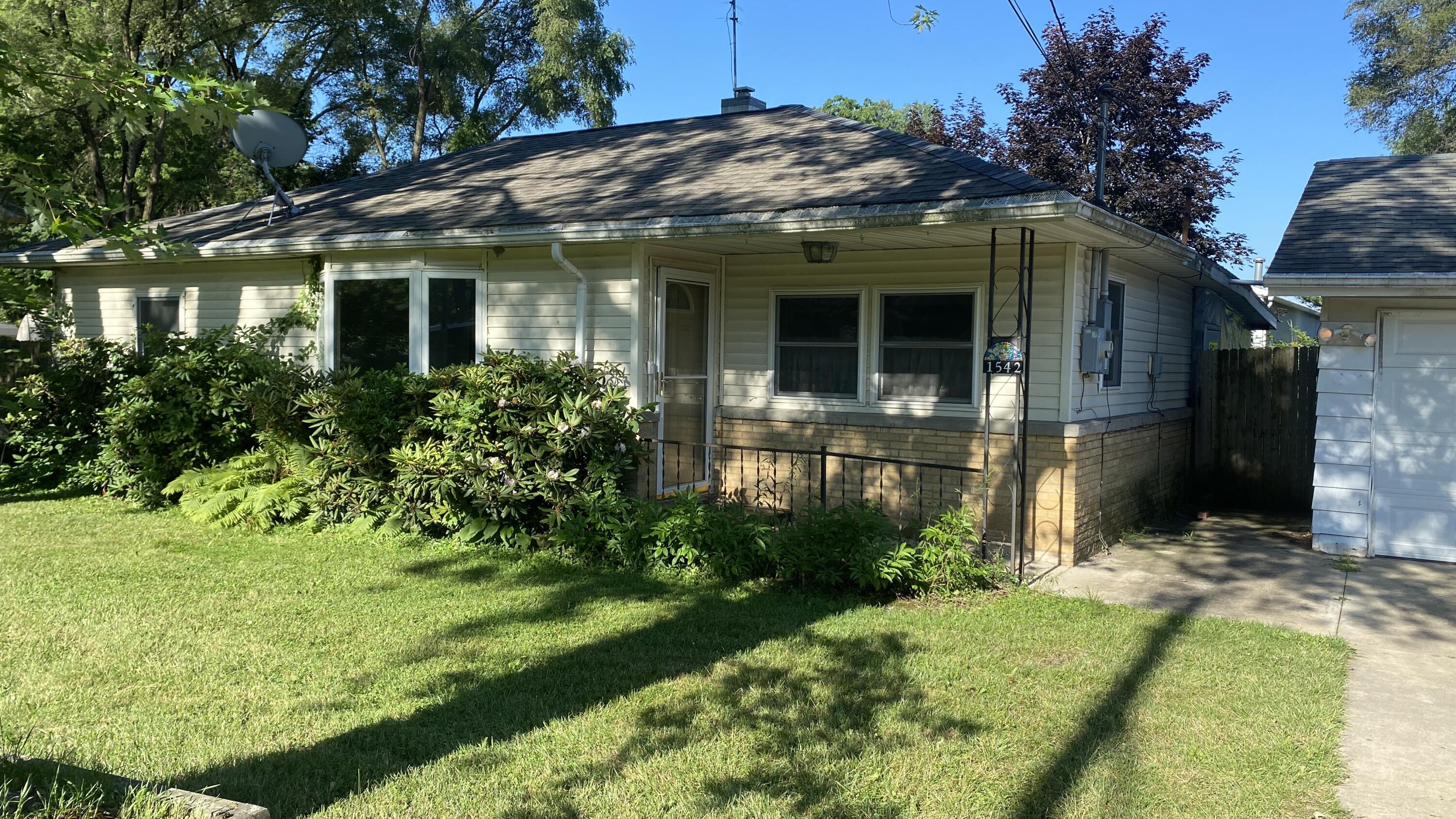 1542 Reeder Avenue Benton Harbor, MI 49022 - Photo 2 of 19 F10D722B-DA3C-455D-8BE5-22B5B39A128A