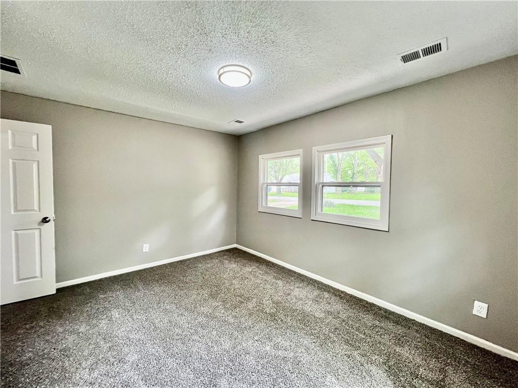 8416 Greenwood Road Raytown, MO 64138 - Photo 15 of 24