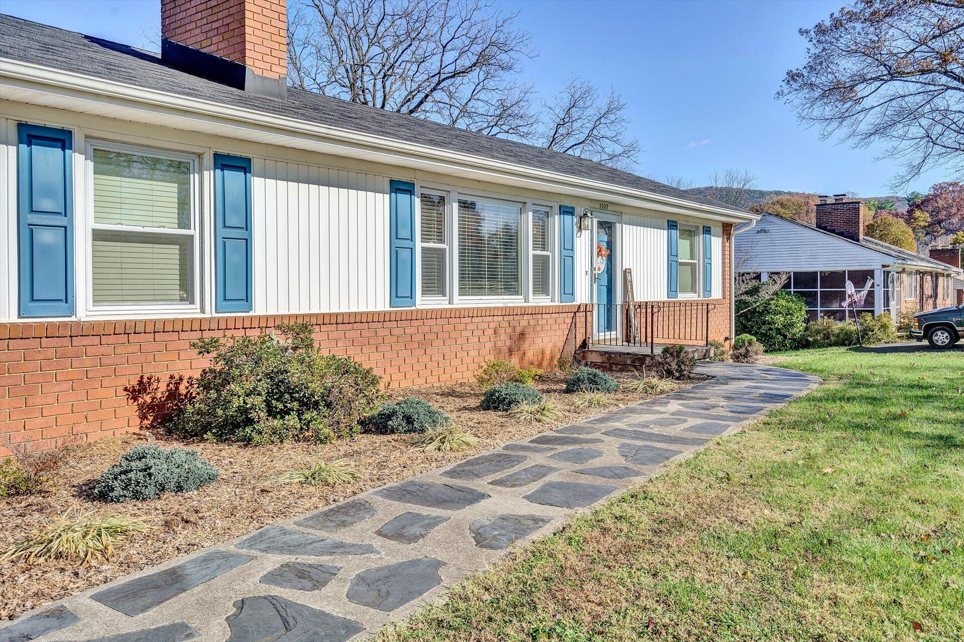 7009 Brookview Road Roanoke, VA 24019 - Photo 4 of 33 05-111520210081