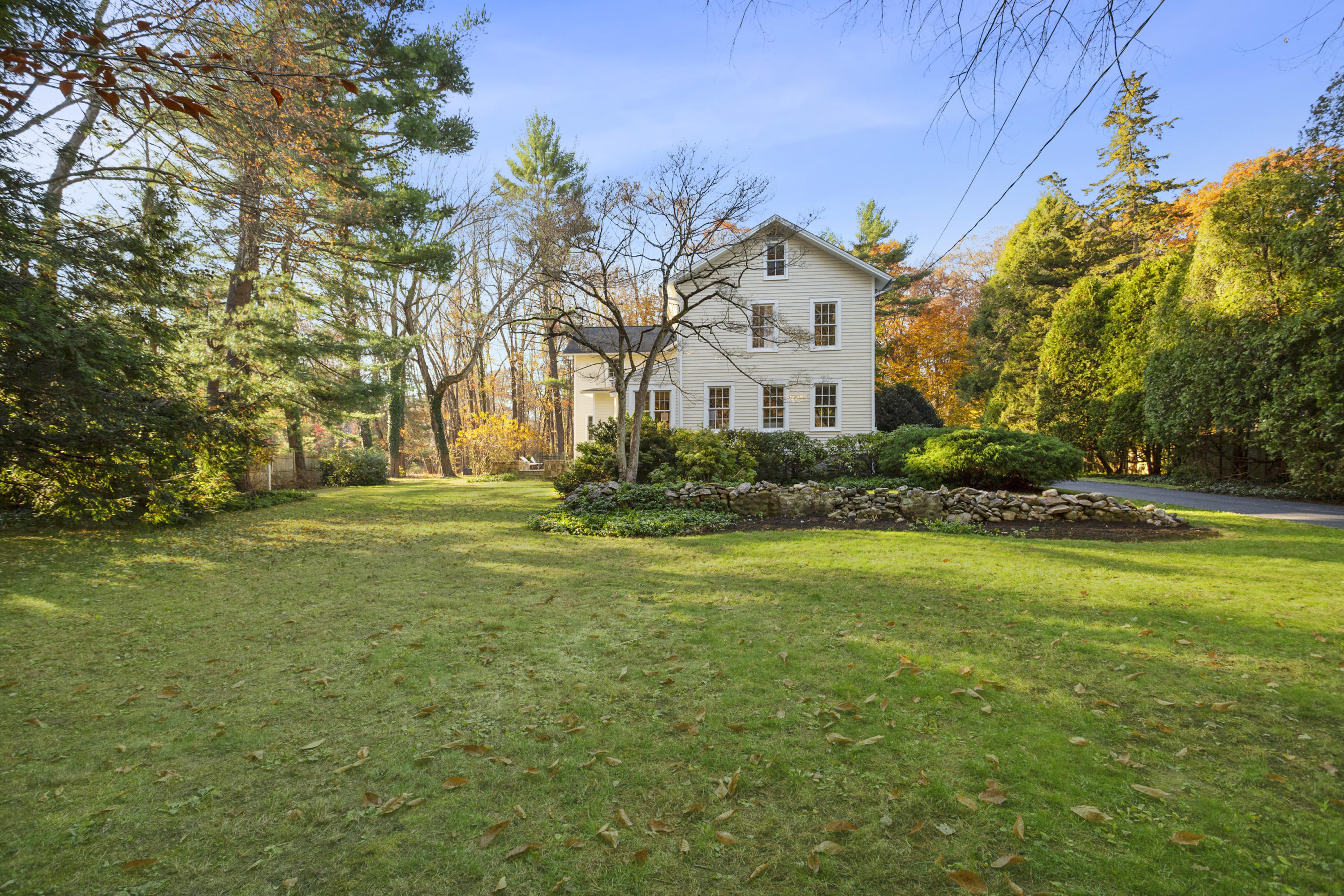 315 Middlesex Road Darien, CT 06820 - Photo 4 of 59 a front view of a house with a yard
