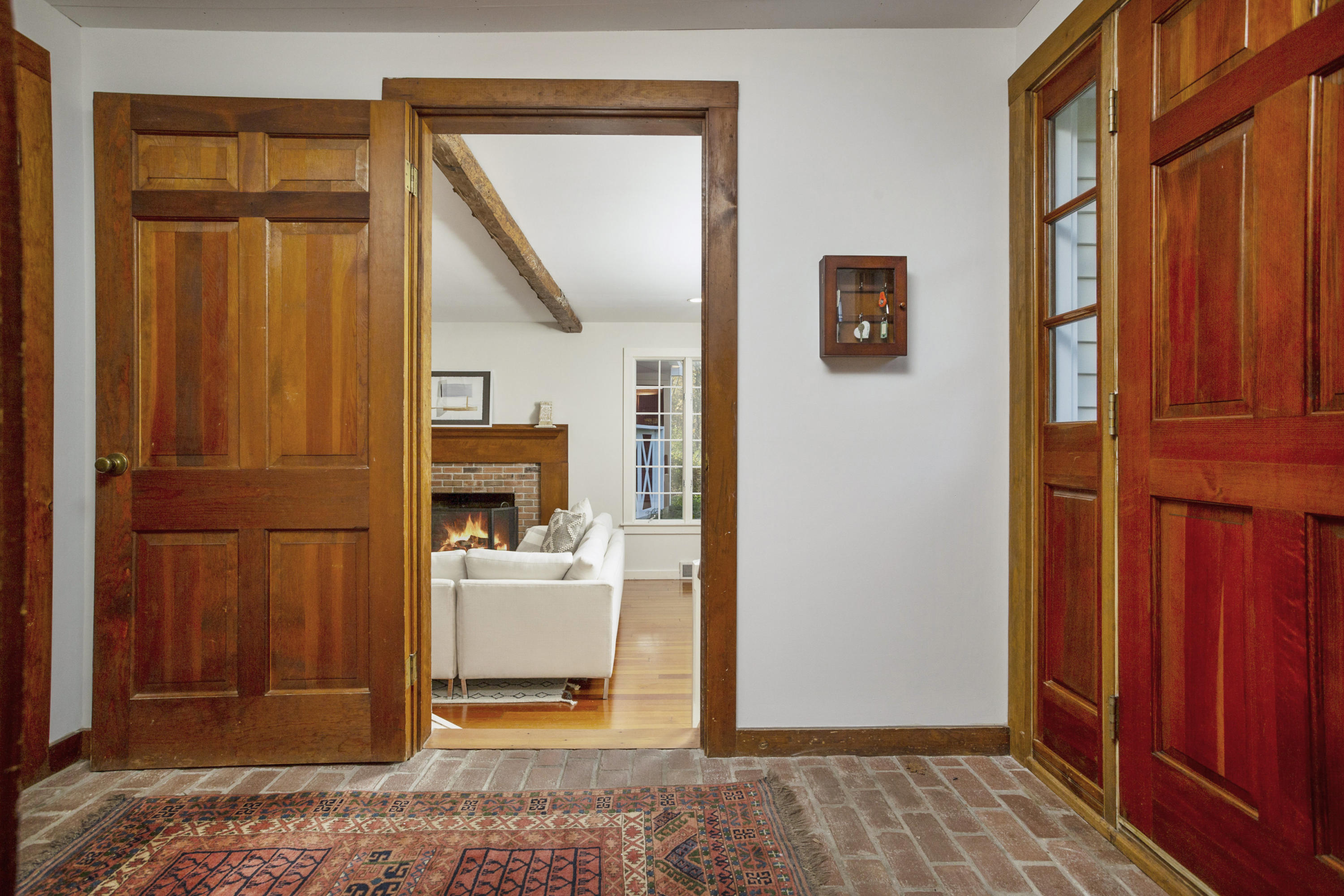 315 Middlesex Road Darien, CT 06820 - Photo 9 of 59 009-photo-foyer-8740649