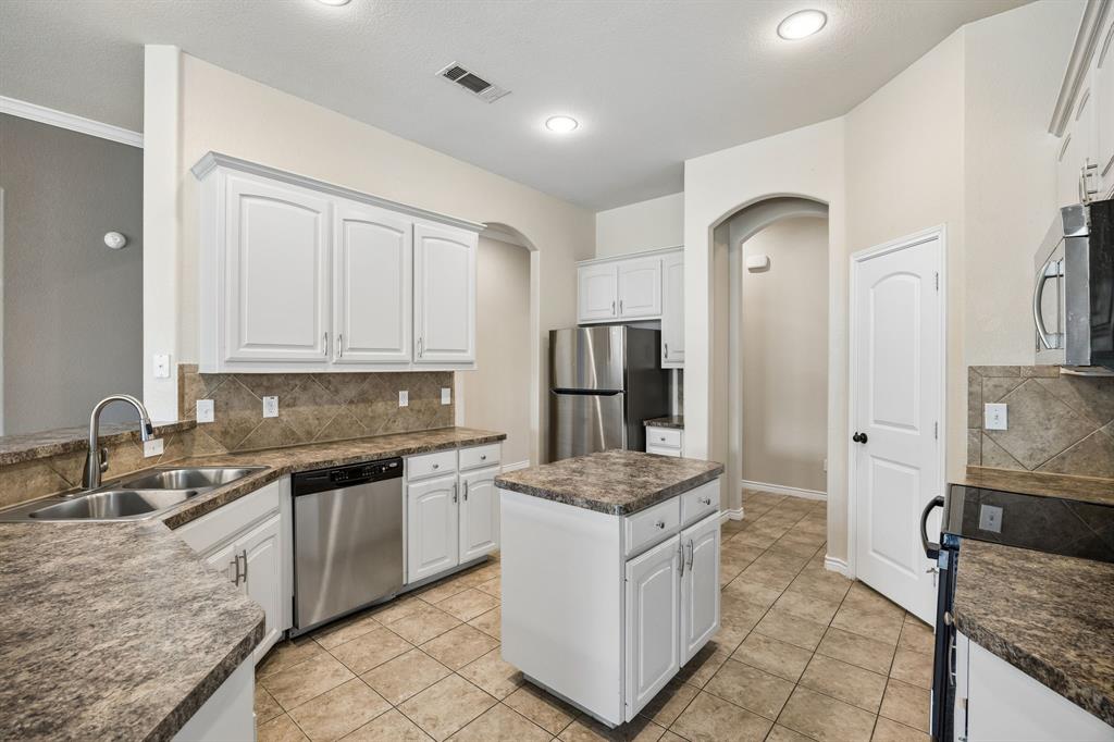 425 Corriente Trail Azle, TX 76020 - Photo 9 of 29