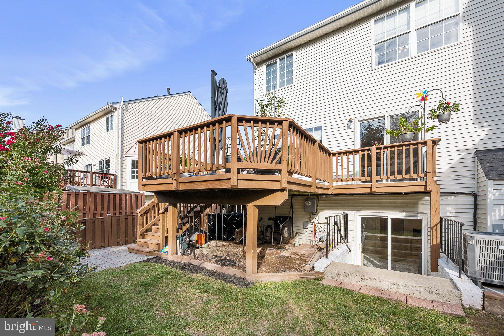 43111 Gatwick Square Ashburn, VA 20147 - Photo 33 of 34 a view of a house with porch and wooden fence