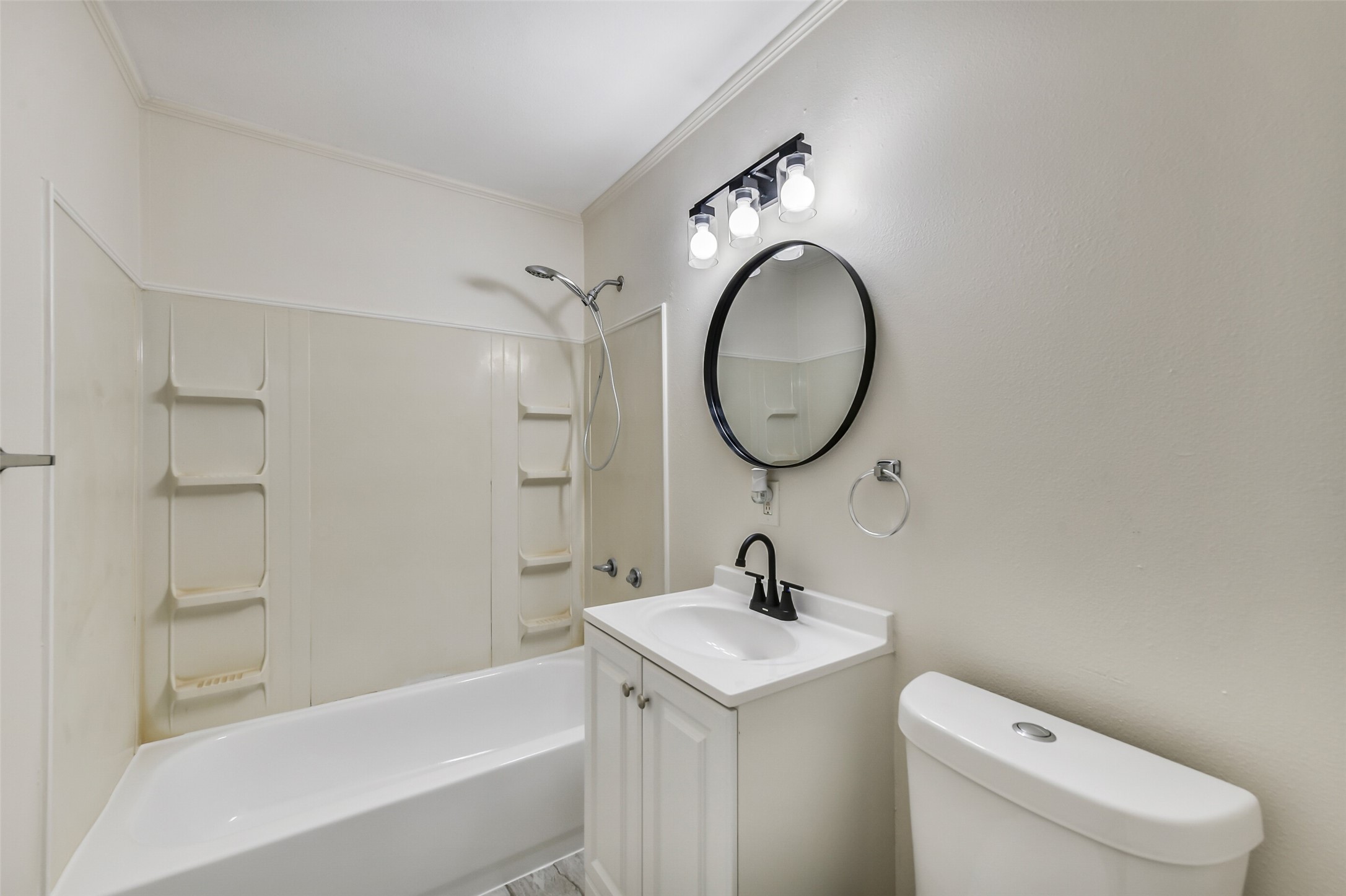 809 Chestnut Street La Marque, TX 77568 - Photo 14 of 25 Bathroom, which is steps from each bedroom. Offering a tub/shower combination.