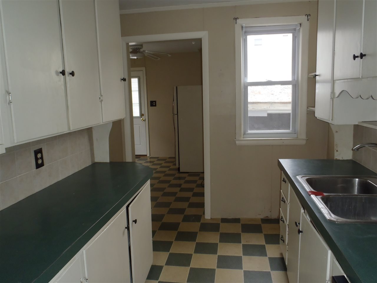 468 Rimmon Street Manchester, NH 03102 - Photo 7 of 35