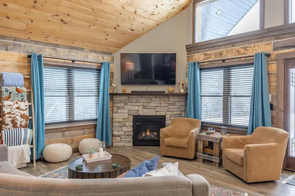 $590,000 | 316 American Heritage Road, De Soto, WI 54624