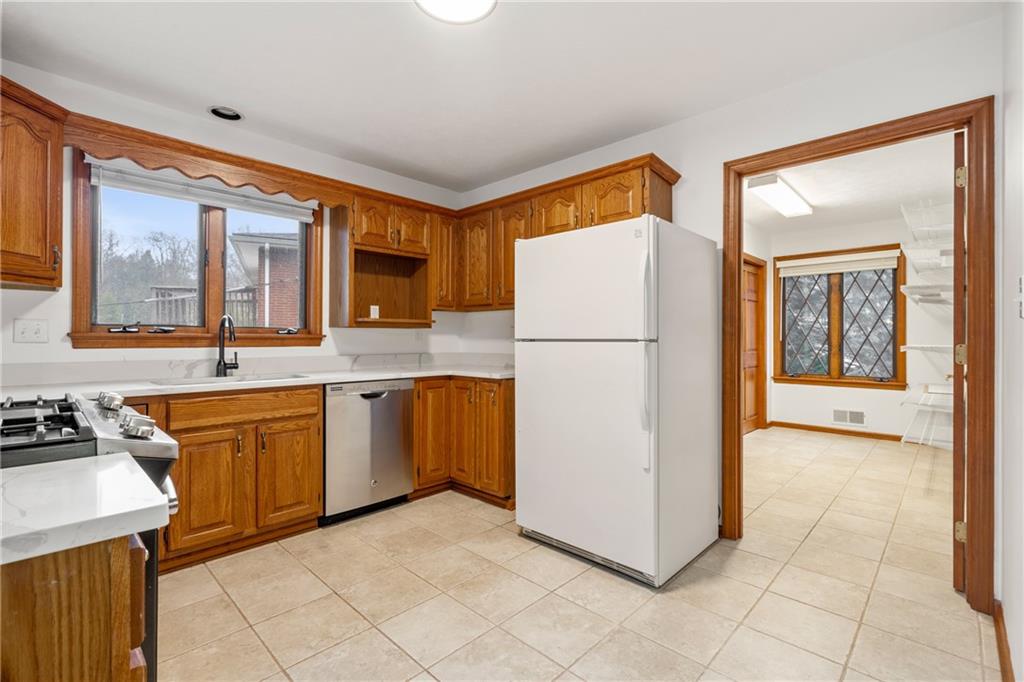 1624 Branning Road Pittsburgh, PA 15235 - Photo 8 of 25 Gallery Image 8